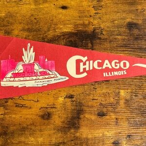 Vintage Chicago, Illinois pennant Buckingham Fountain